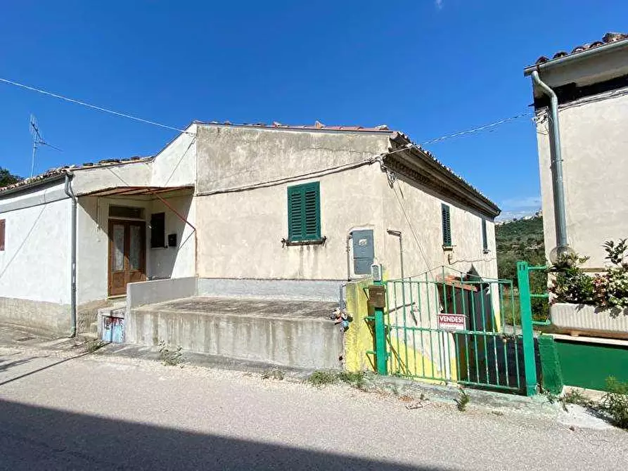 Immagine 1 di Casa indipendente in vendita  in Contrada Madonna della Croce a Castiglione A Casauria