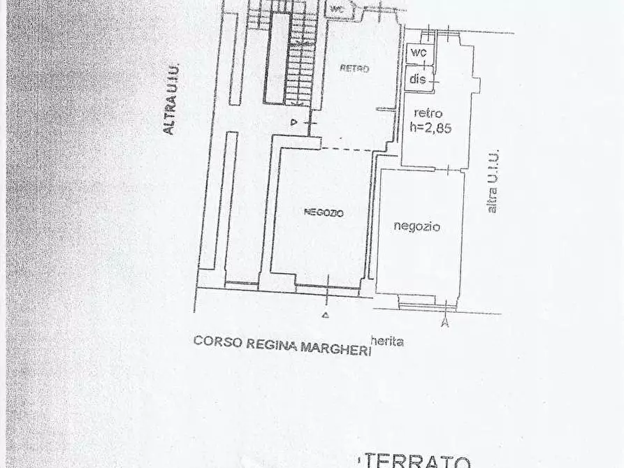 Immagine 16 di Negozio in vendita  a Torino