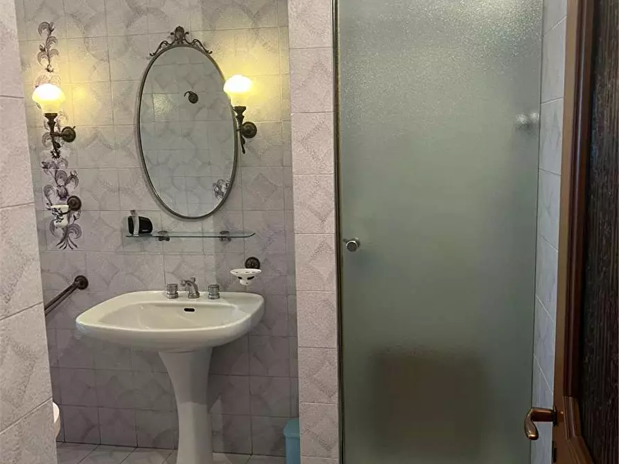 Immagine 10 di Quadrilocale in affitto  a Torino