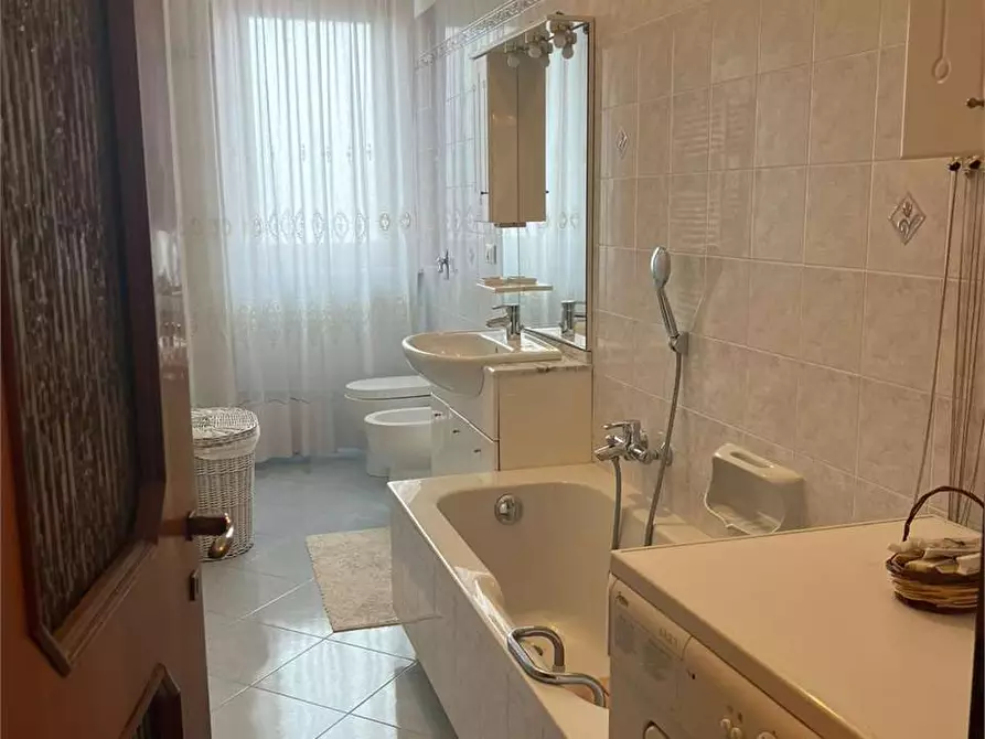 Immagine 11 di Quadrilocale in affitto  a Torino