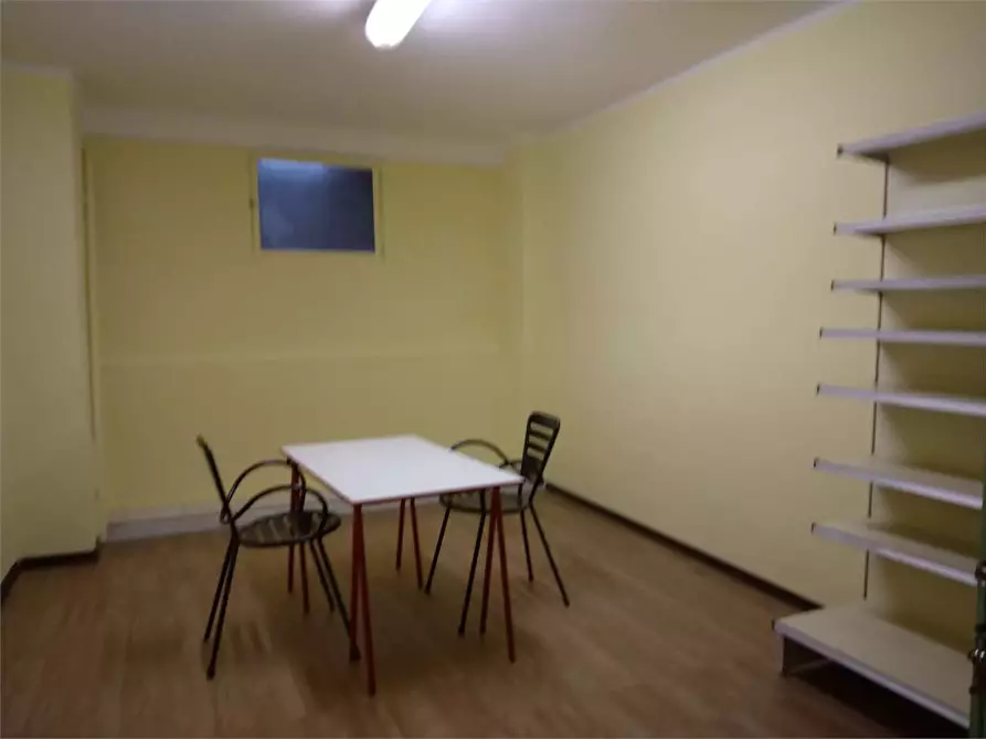 Immagine 2 di Magazzino in vendita  a Torino