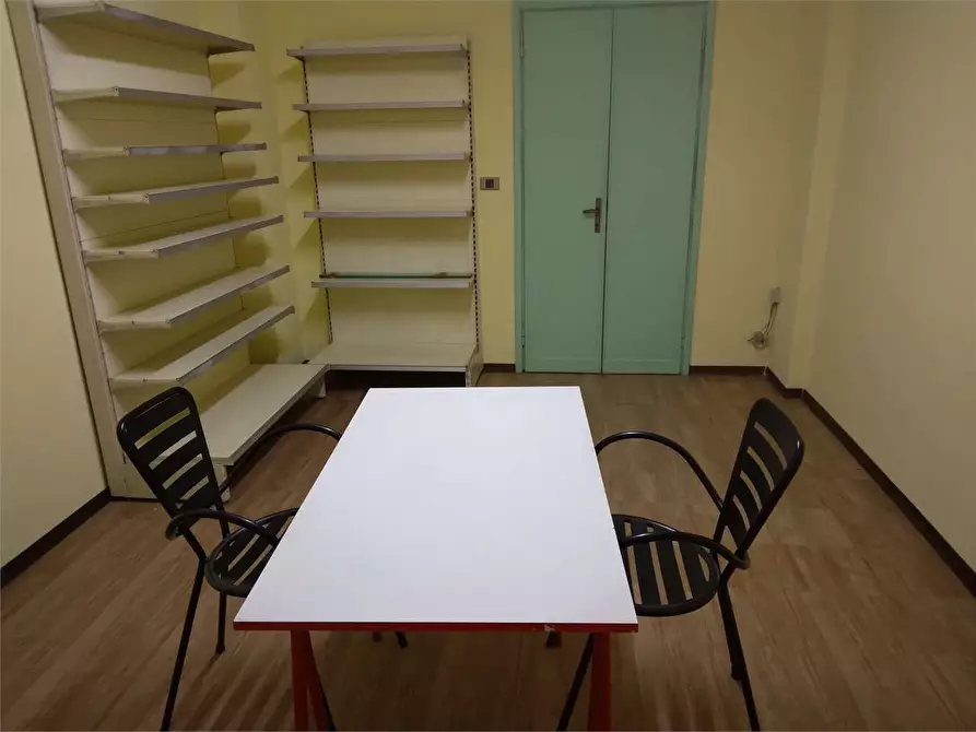 Immagine 1 di Magazzino in vendita  a Torino