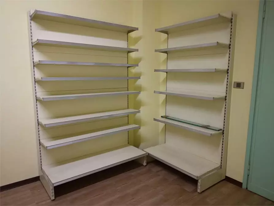 Immagine 3 di Magazzino in vendita  a Torino