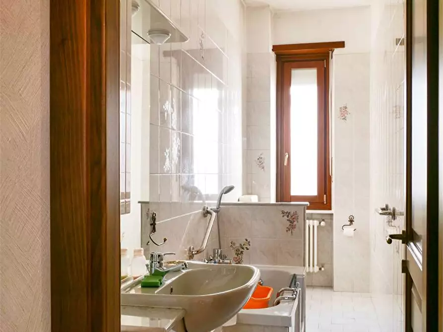 Immagine 32 di Quadrilocale in vendita  a Torino