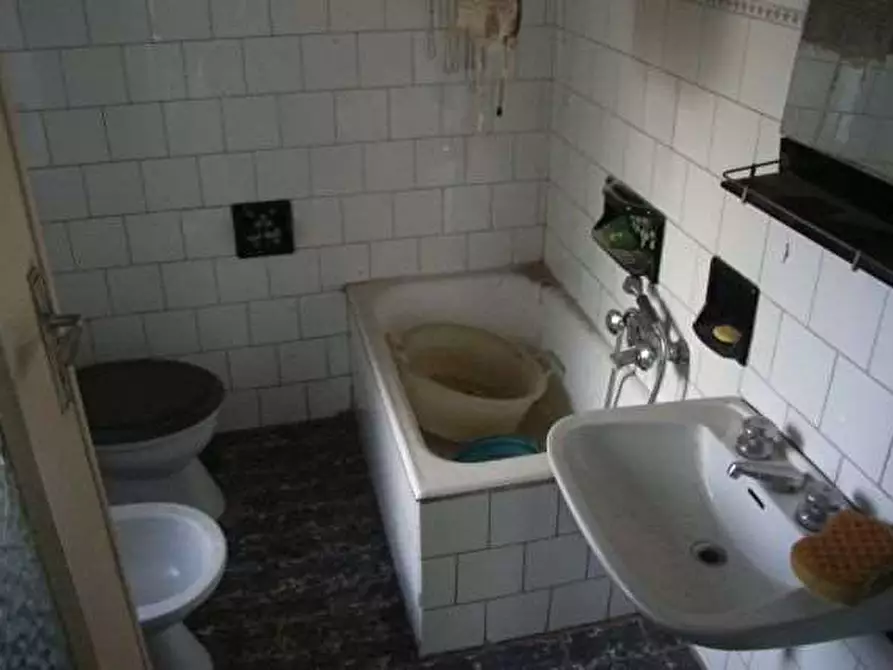 Immagine 8 di Rustico / casale in vendita  a Cinzano