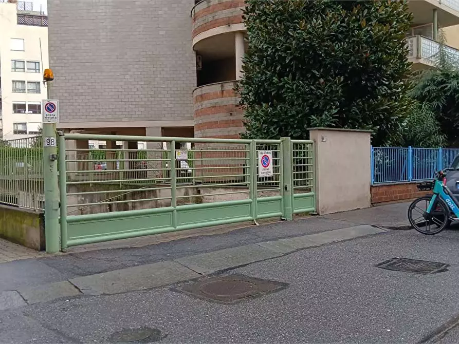 Immagine 1 di Garage in vendita  a Torino