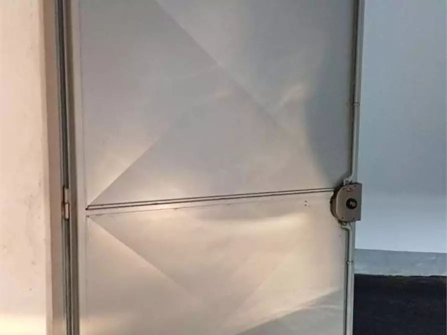 Immagine 5 di Garage in vendita  a Torino