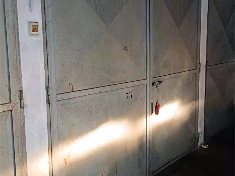 Immagine 6 di Garage in vendita  a Torino
