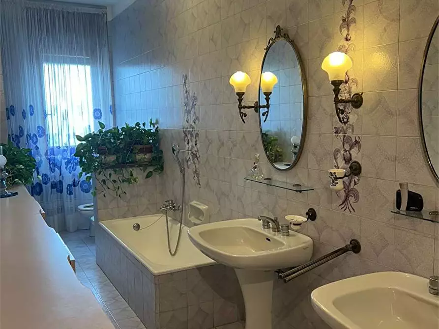 Immagine 11 di Quadrilocale in vendita  a Torino