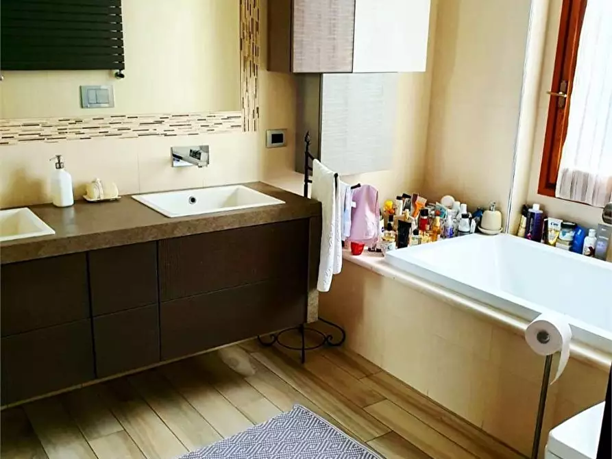 Immagine 11 di Villa in vendita  a Pecetto Torinese