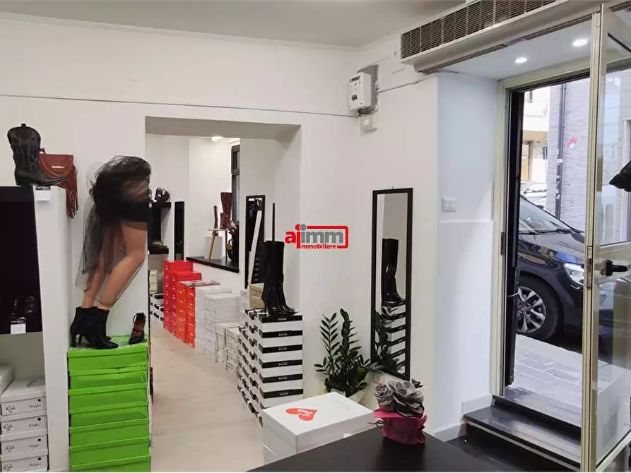 Immagine 6 di Negozio in vendita  in via Mario Greco 37 a Catanzaro