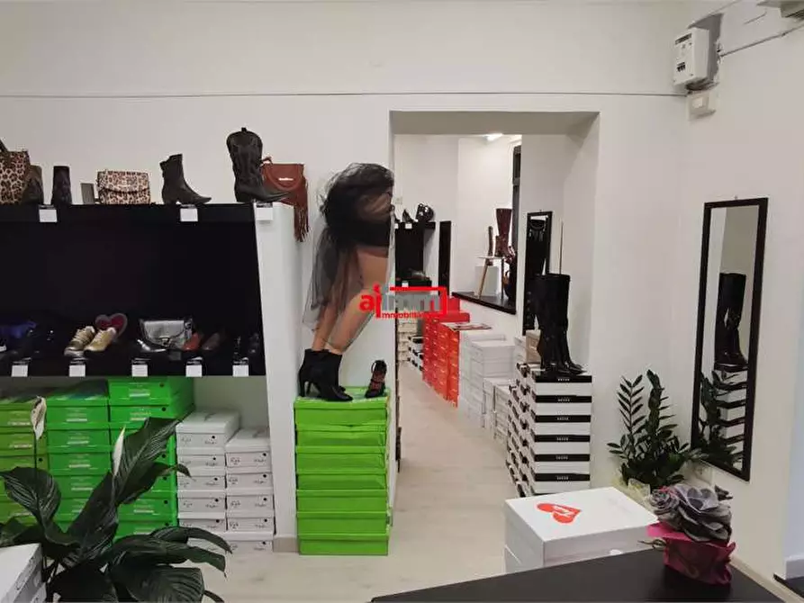 Immagine 7 di Negozio in vendita  in via Mario Greco 37 a Catanzaro