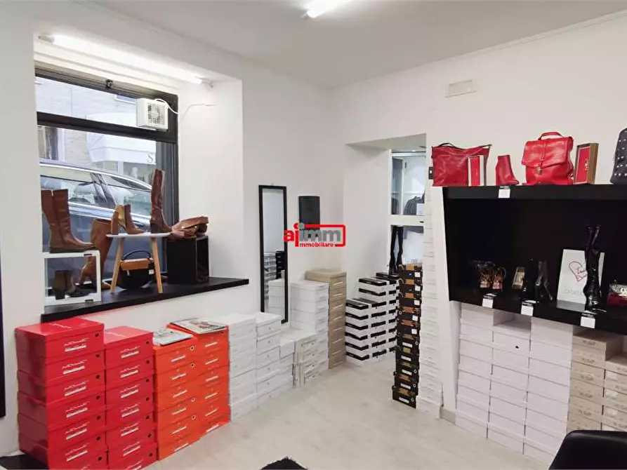 Immagine 10 di Negozio in vendita  in via Mario Greco 37 a Catanzaro