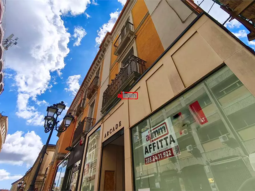 Immagine 1 di Negozio in affitto  in Corso Mazzini a Catanzaro