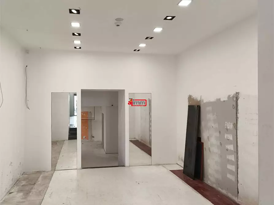 Immagine 11 di Negozio in affitto  in Corso Mazzini a Catanzaro