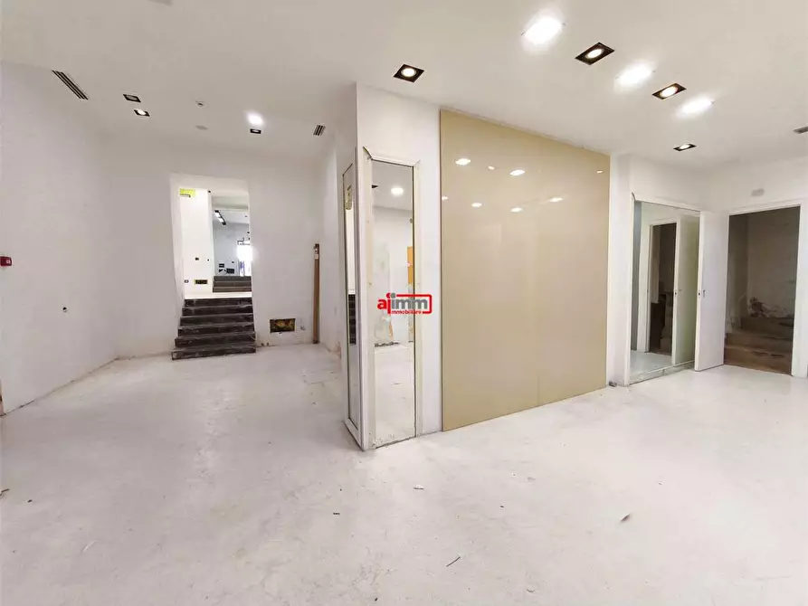 Immagine 18 di Negozio in affitto  in Corso Mazzini a Catanzaro