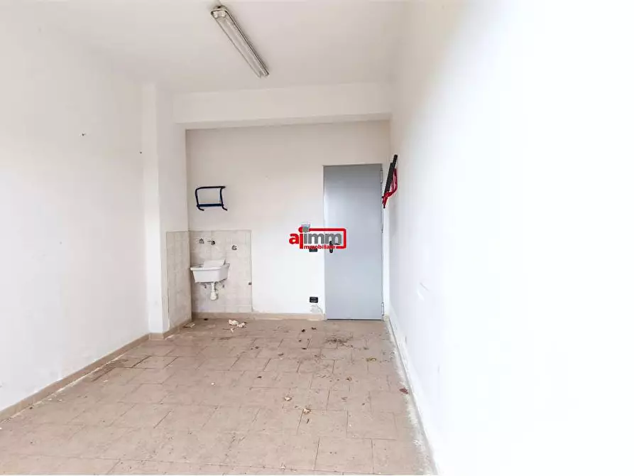 Immagine 3 di Garage in affitto  in Via Paul Herris a Catanzaro