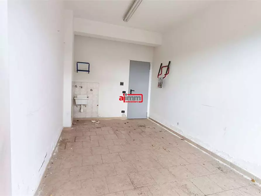 Immagine 4 di Garage in affitto  in Via Paul Herris a Catanzaro