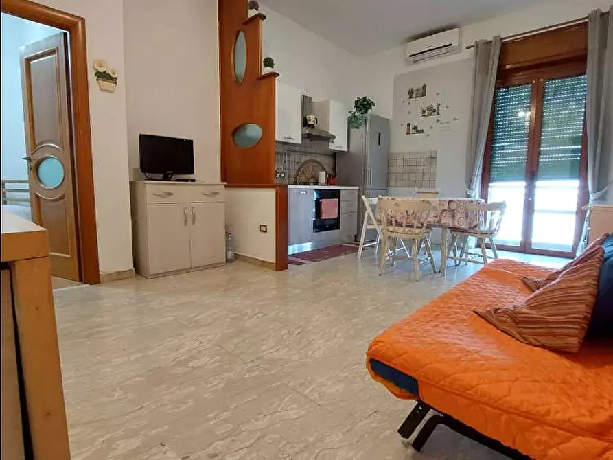 Immagine 1 di Appartamento in vendita  in via francesco le rose 40 a Crotone