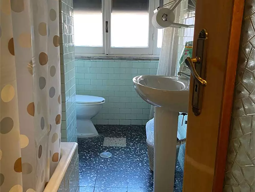 Immagine 12 di Appartamento in vendita  in mario nicoletta 45 a Crotone