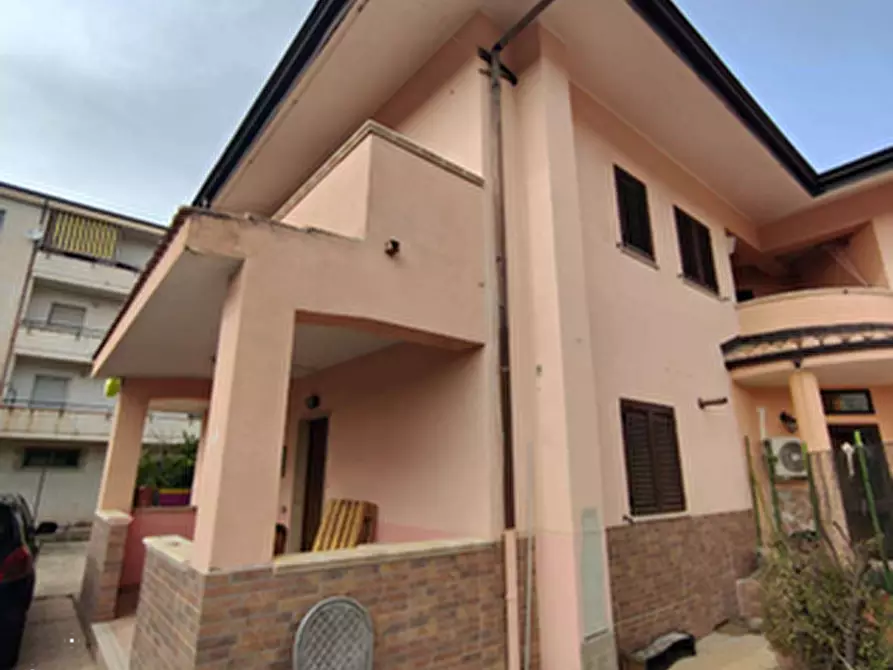 Immagine 1 di Villa in vendita  in Via Stati Uniti a Crotone