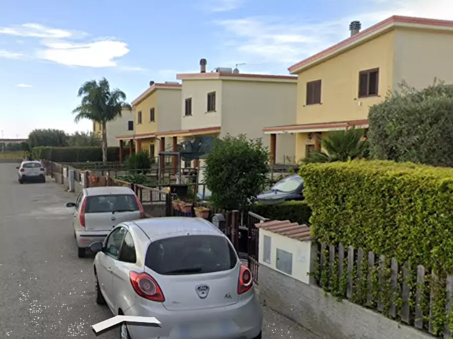 Immagine 1 di Villa in vendita  in Via dei Tigli 234 a Crotone