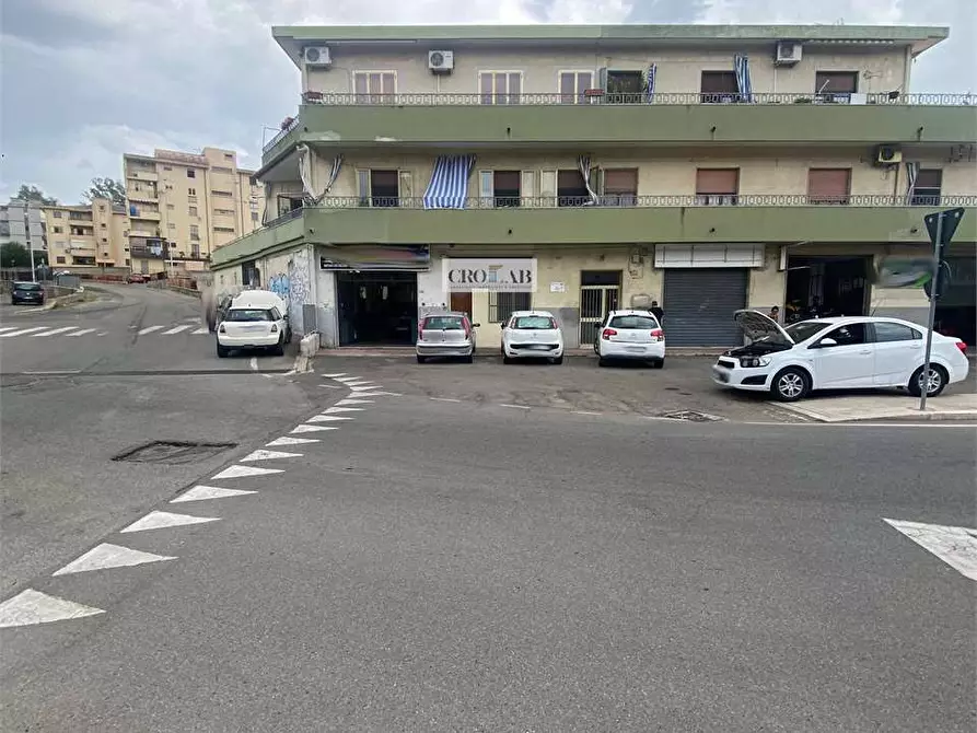 Immagine 2 di Negozio in vendita  in VIA GIOVANNI PAOLO II 51 a Crotone