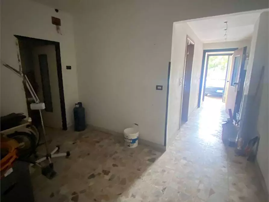 Immagine 3 di Negozio in vendita  in VIA GIOVANNI PAOLO II 51 a Crotone