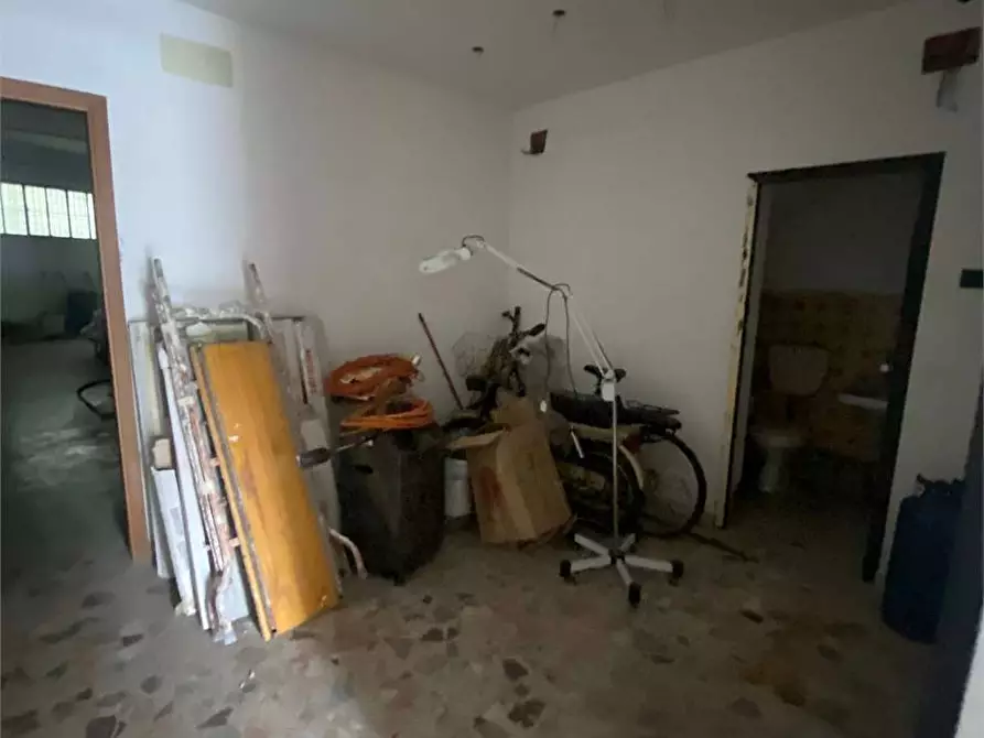 Immagine 11 di Negozio in vendita  in VIA GIOVANNI PAOLO II 51 a Crotone