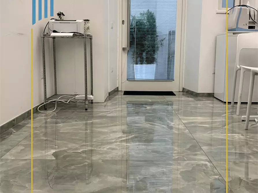 Immagine 11 di Ufficio in affitto  in Via Poggioreale 99 a Crotone