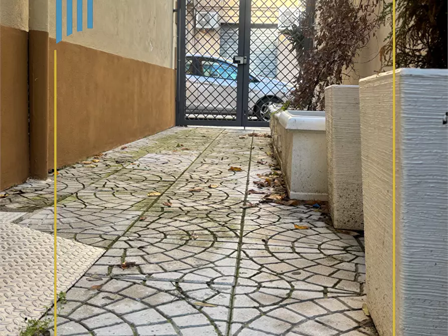 Immagine 12 di Ufficio in affitto  in Via Poggioreale 99 a Crotone