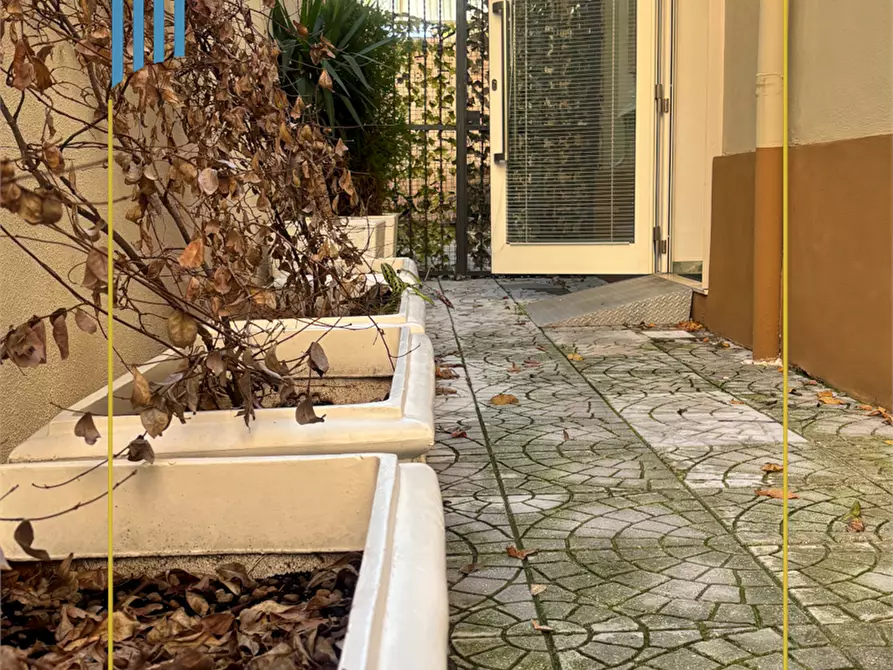 Immagine 13 di Ufficio in affitto  in Via Poggioreale 99 a Crotone