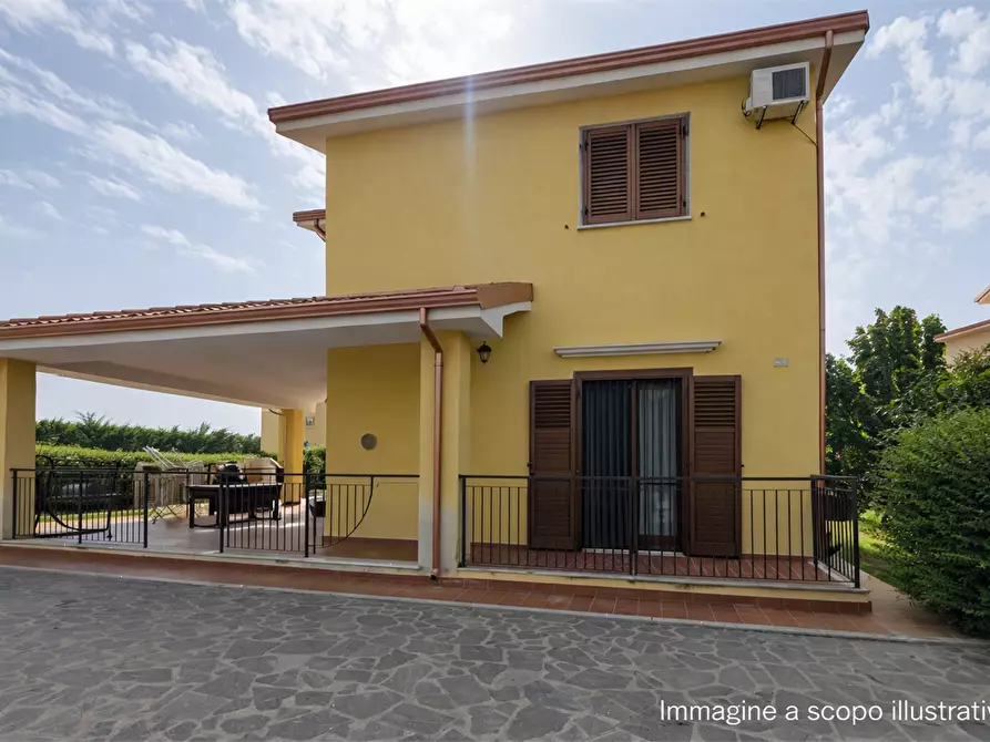 Immagine 1 di Villa in vendita  in Via dei Gelsomini a Crotone