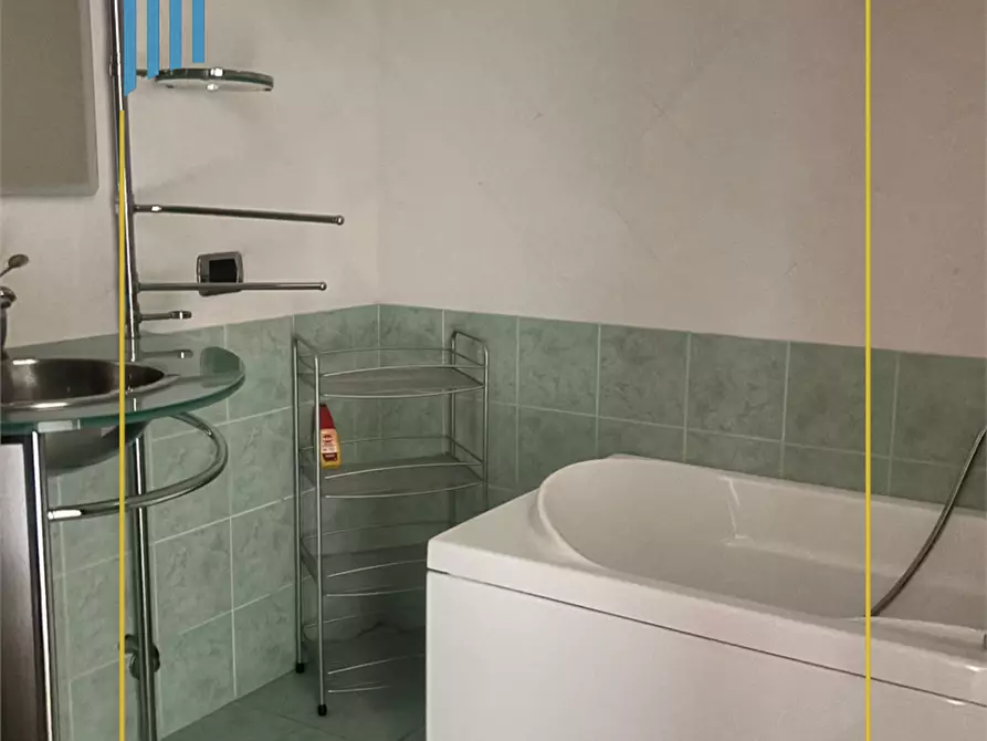 Immagine 9 di Appartamento in affitto  in VIA COTRONEI 11 a Crotone