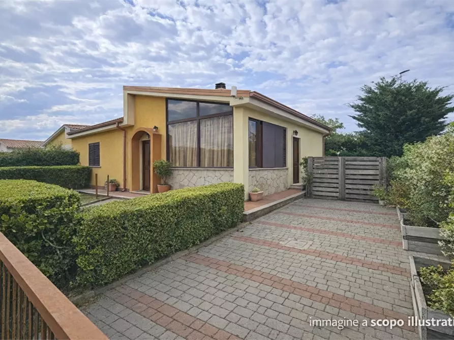 Immagine 1 di Casa bifamiliare in vendita  a Crotone