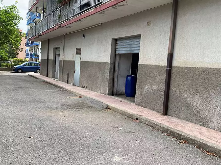 Immagine 4 di Garage in vendita  in via dei romani 8 a Crotone