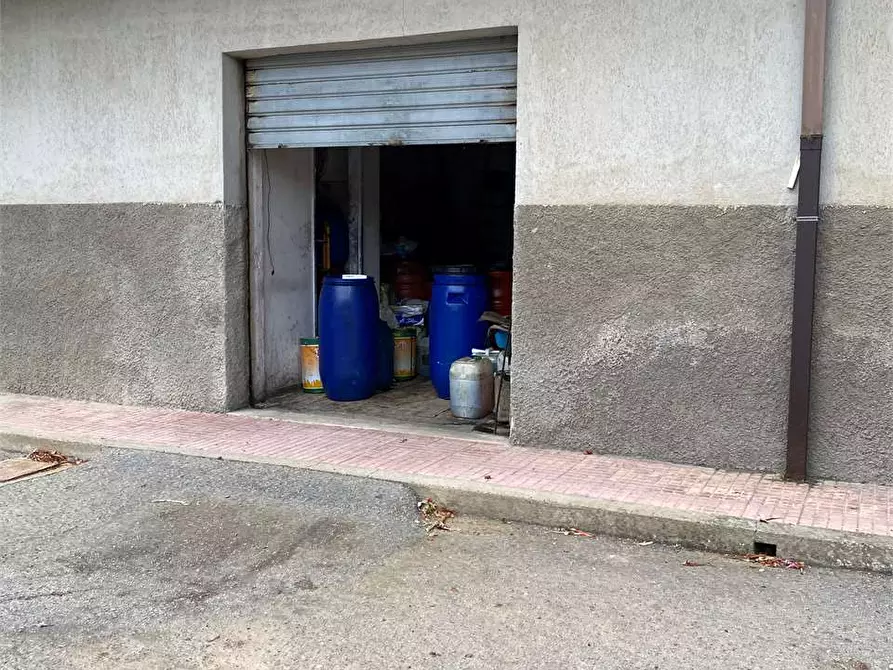 Immagine 5 di Garage in vendita  in via dei romani 8 a Crotone