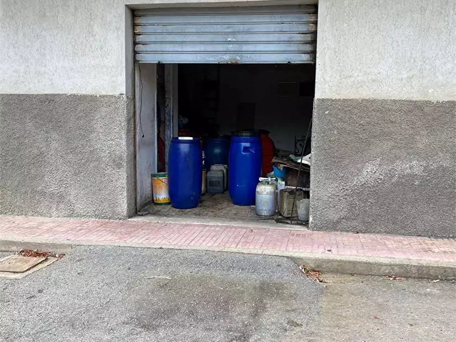 Immagine 6 di Garage in vendita  in via dei romani 8 a Crotone