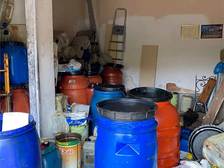 Immagine 8 di Garage in vendita  in via dei romani 8 a Crotone