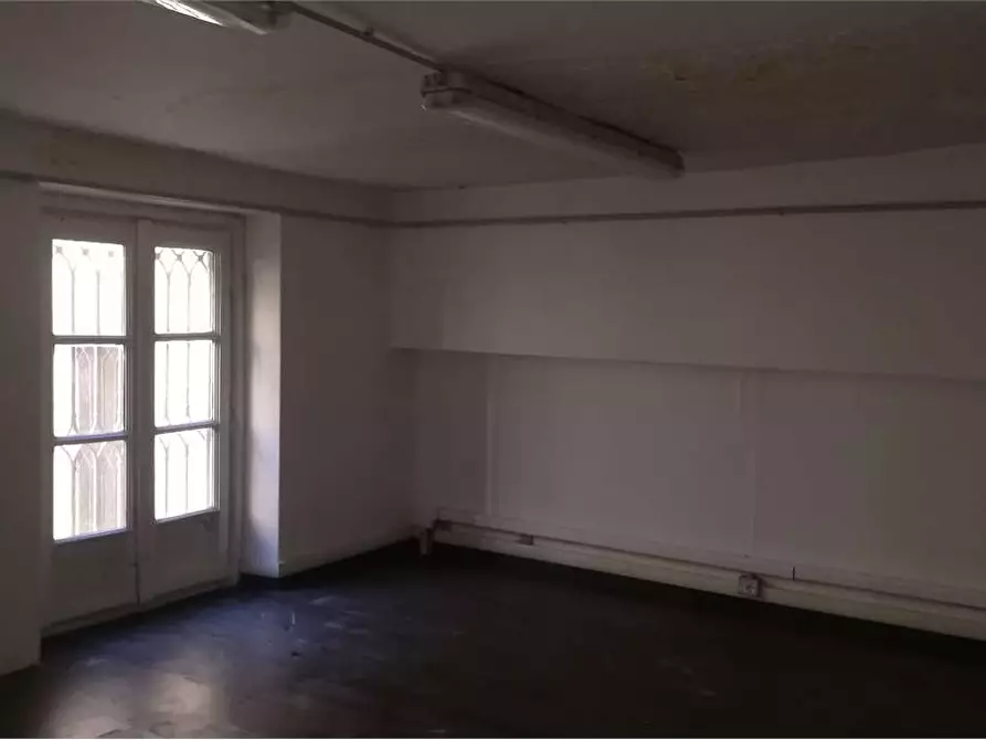 Immagine 16 di Negozio in affitto  in via labiena 107 a Laveno-Mombello