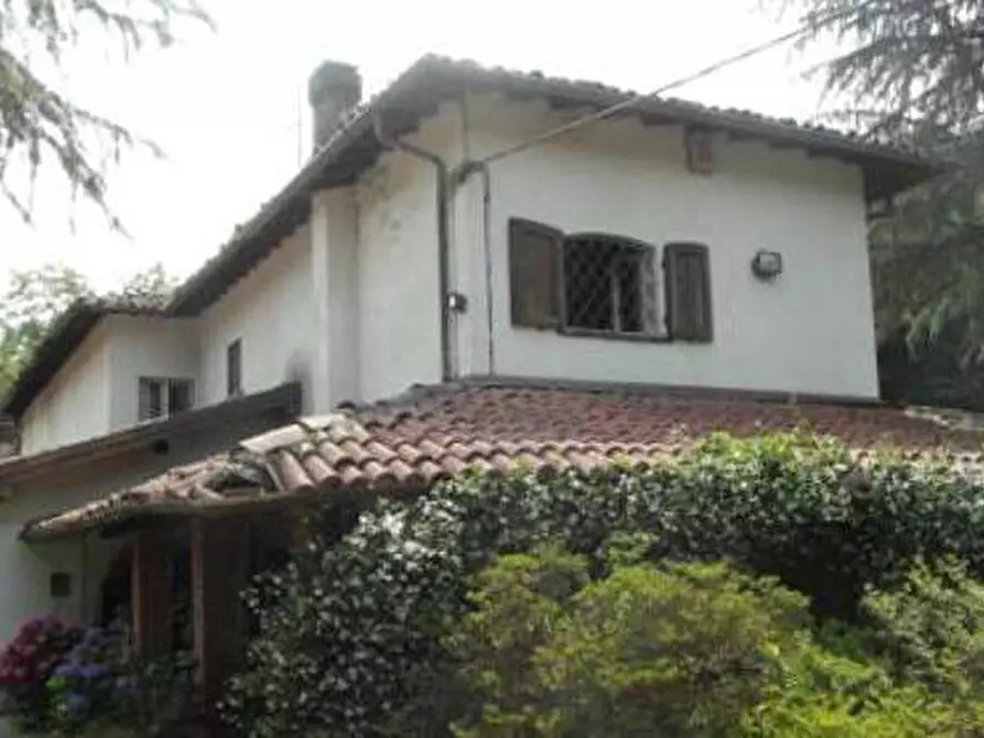 Immagine 1 di Villa in vendita  in Localita' Torbera 1 a Angera