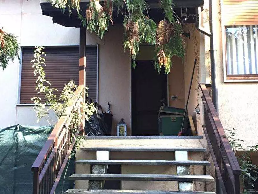 Immagine 1 di Casa bifamiliare in vendita  in Via Beato Nicone  5 a Besozzo