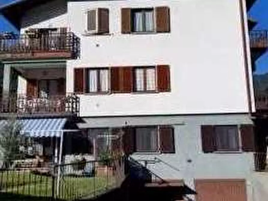 Immagine 1 di Villa in vendita  a Bisuschio