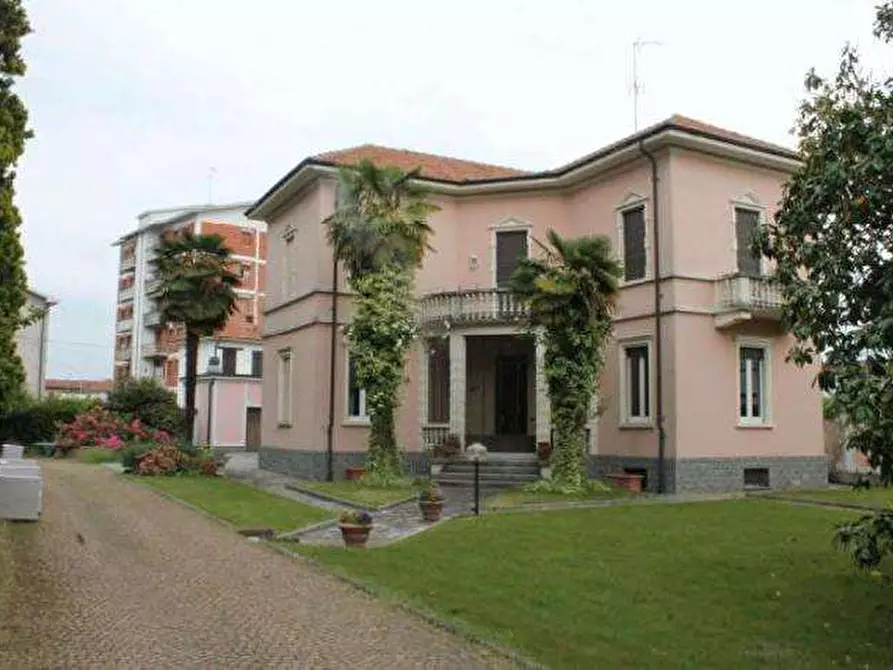 Immagine 1 di Villa in vendita  in Via della Liberazione 25 a Gallarate