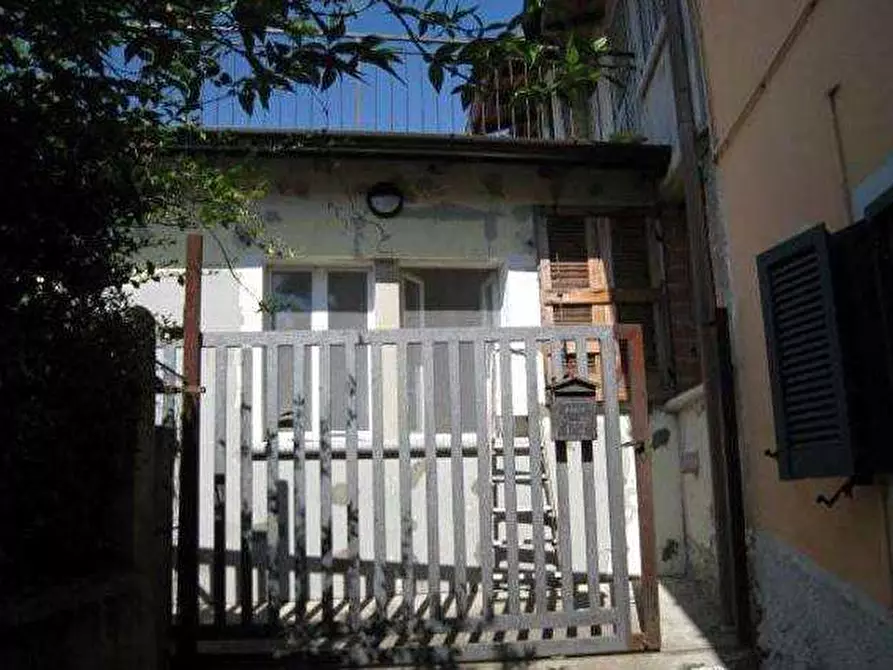 Immagine 1 di Appartamento in vendita  in Via Nino Bixio 2 a Gavirate