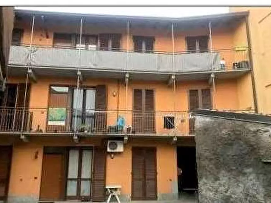 Immagine 1 di Appartamento in vendita  in via Bianchi  15 a Caronno Varesino