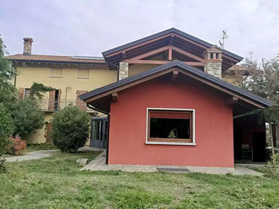 Immagine 1 di Villa in vendita  in Via Isonzo 43 43 a Taino