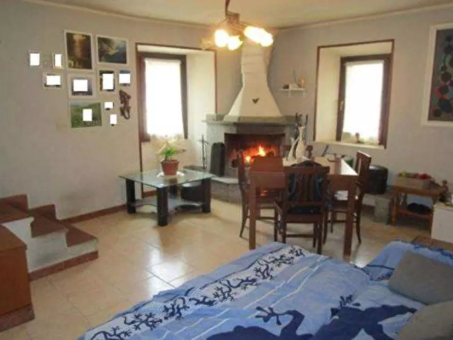 Immagine 1 di Appartamento in vendita  in via Pasubio 34 34 a Castelveccana