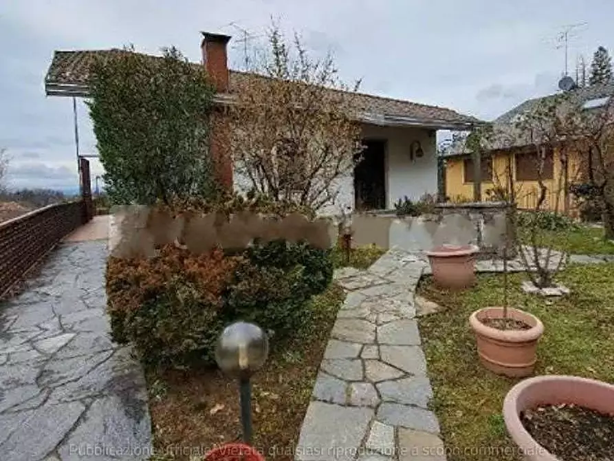 Immagine 1 di Villa in vendita  in via XXV Aprile 115 115 a Buguggiate