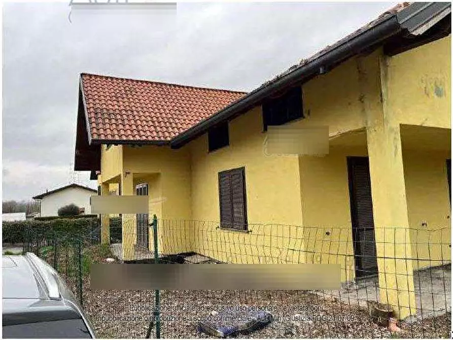 Immagine 1 di Casa bifamiliare in vendita  in Viia Verdi  42 a Cadrezzate Con Osmate